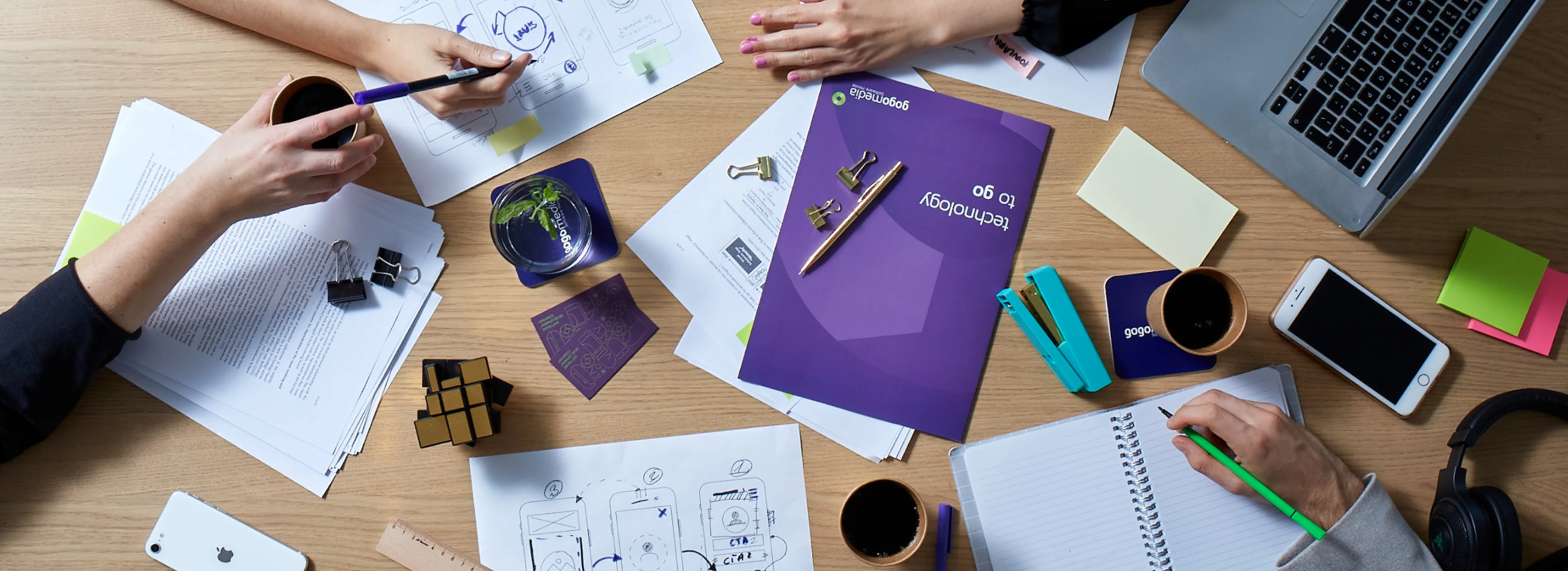 Dokumenty w biurze GOGOmedia