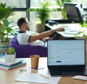 Biuro GOGOmedia komputer